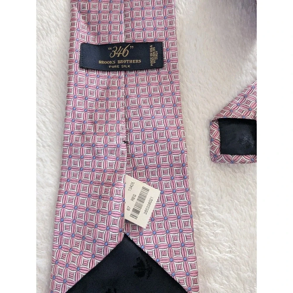 Brooks Brothers 346 Necktie Pink Geometric Silk Woven in Italy Mens OS Designer